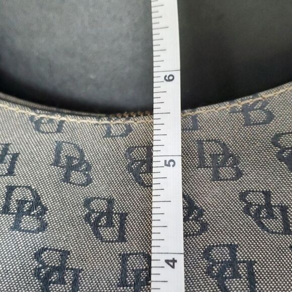 Dooney & Bourke gray shoulder bag - Picture 4 of 9